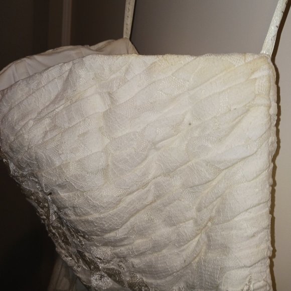 Wedding Dress - Picture 13 of 17